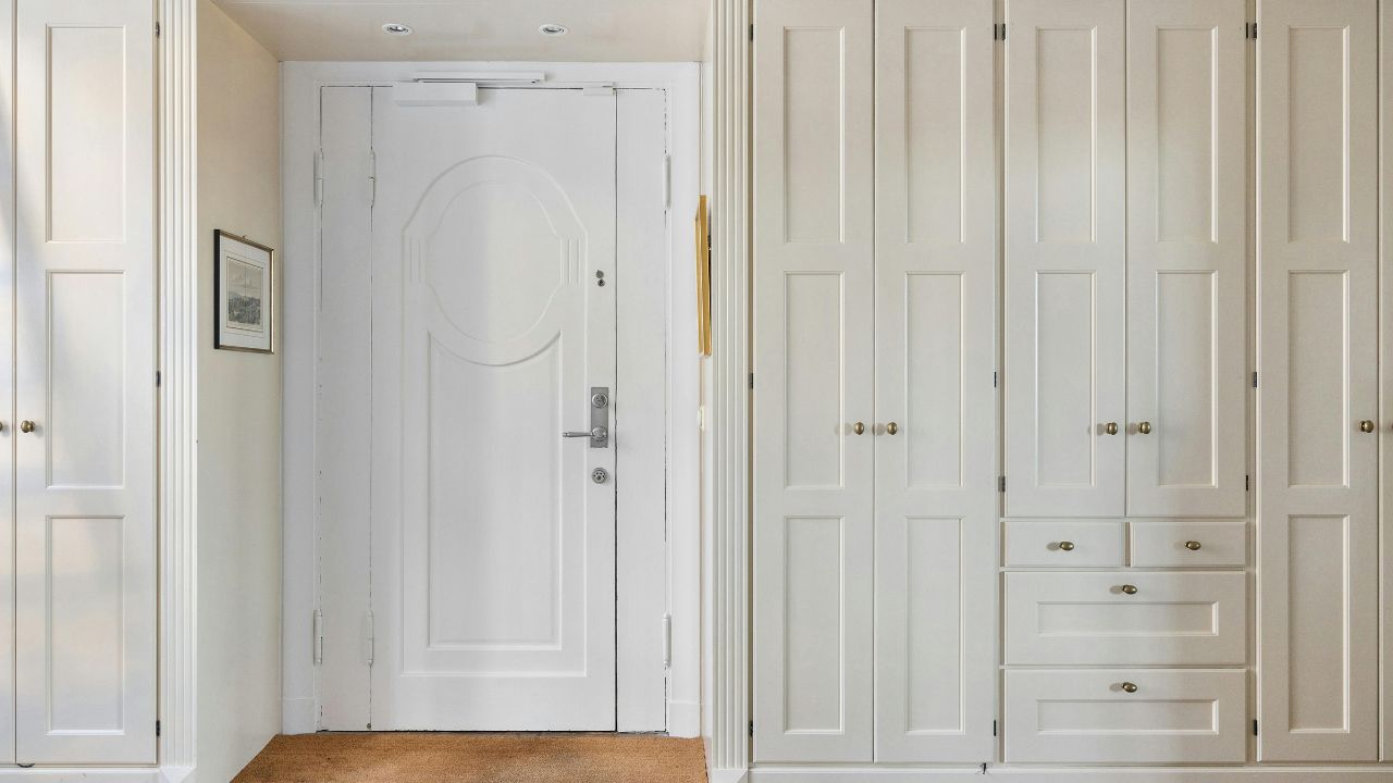 How Many Hinges Per Cabinet Door Calculator