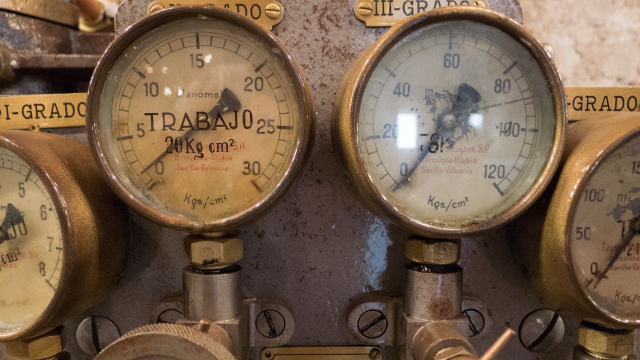 Bearing Pressure Calculator - Calculate Foundation Pressure Easily